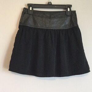 🌈IZ byer girl black mini skirt​